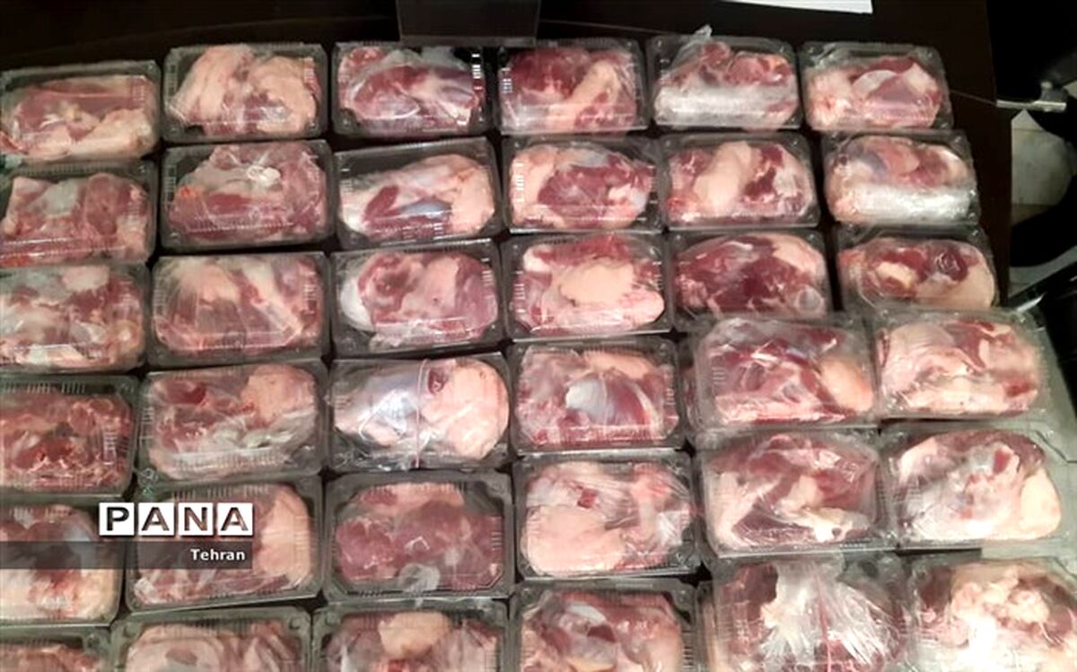 توزیع ۱۶۲ بسته گوشت قربانی توسط خادمیاران رضوی منطقه ۱۴