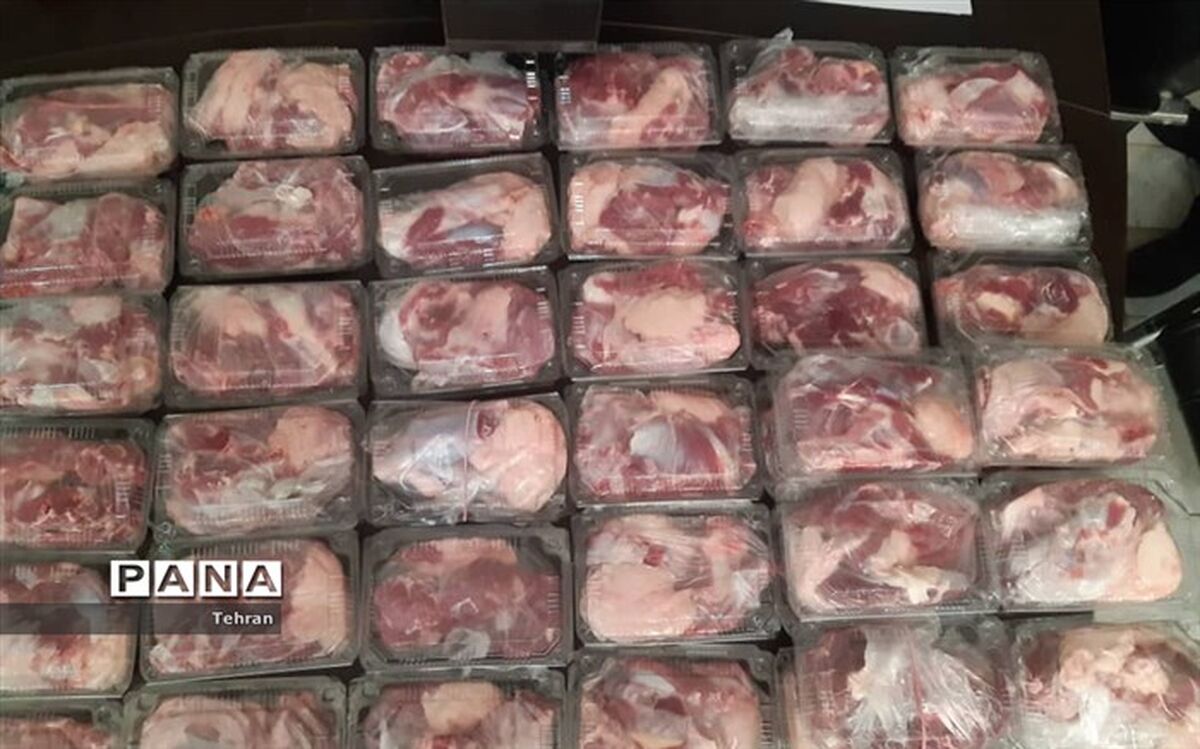توزیع ۱۶۲ بسته گوشت قربانی توسط خادمیاران رضوی منطقه ۱۴