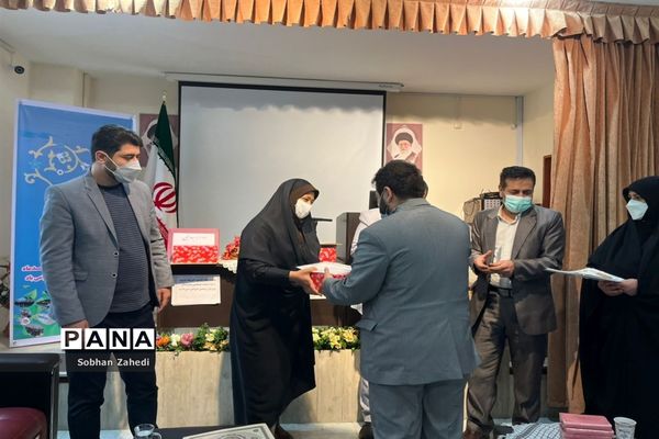 مراسم سپاس مربی در آموزش و پرورش رودهن