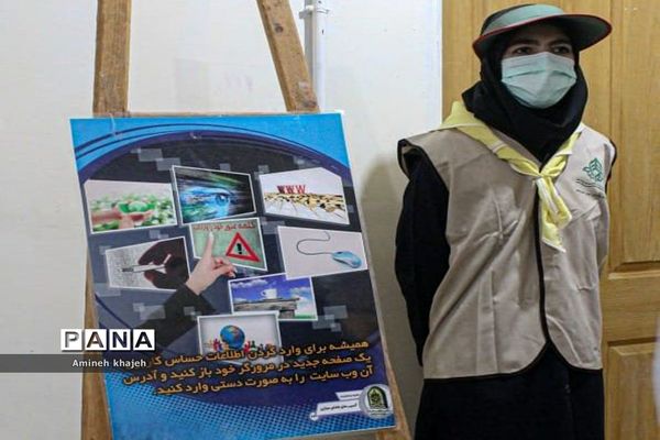 نمایشگاه آثار هنری دانش‌آموزان در بوشهر