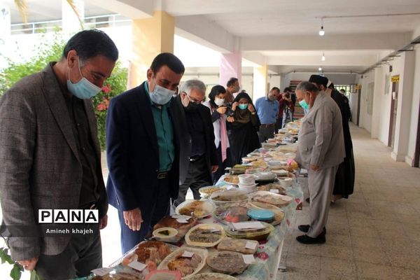 نمایشگاه آثار هنری دانش‌آموزان در بوشهر