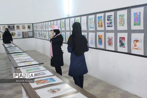 نمایشگاه آثار هنری دانش‌آموزان در بوشهر