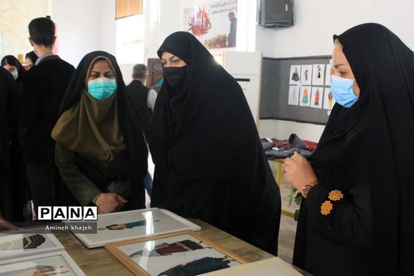 نمایشگاه آثار هنری دانش‌آموزان در بوشهر