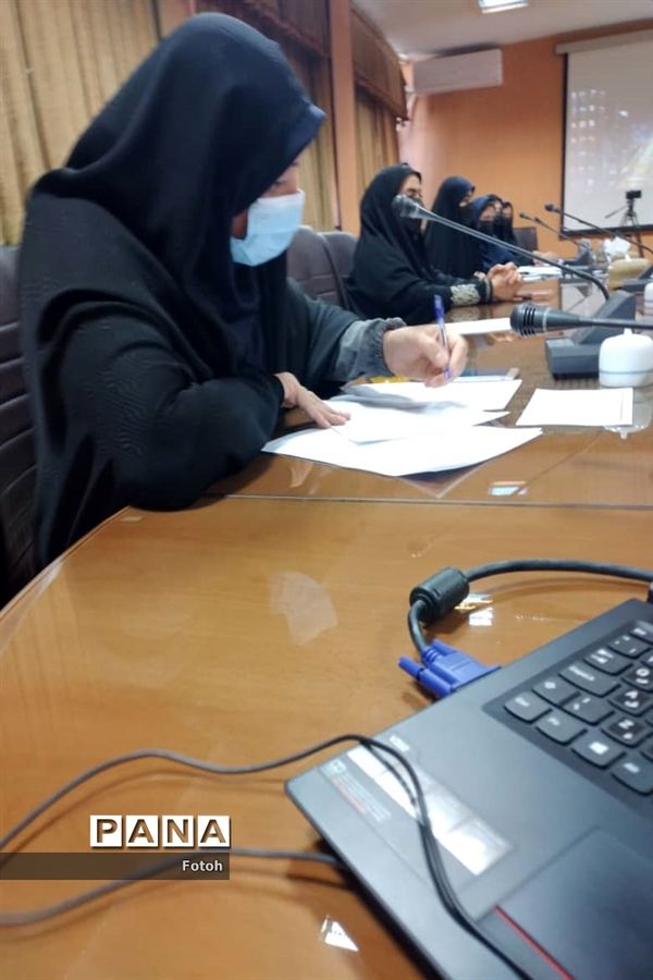 برگزاری مسابقات مناظره دانش‌آموزی در ناحیه 2 استان اصفهان