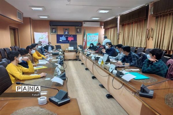 برگزاری مسابقات مناظره دانش‌آموزی در ناحیه 2 استان اصفهان