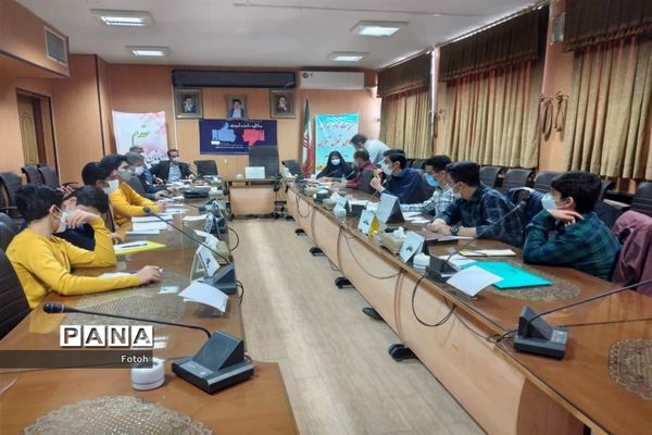 برگزاری مسابقات مناظره دانش‌آموزی در ناحیه 2 استان اصفهان