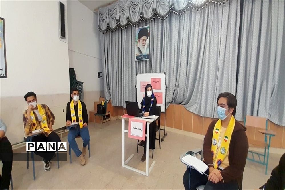 برگزاری مسابقات مناظره دانش‌آموزی شهرستان سمیرم اصفهان