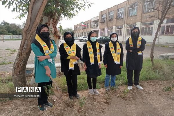 آیین درختکاری به یاد شهدا در مدارس دزفول