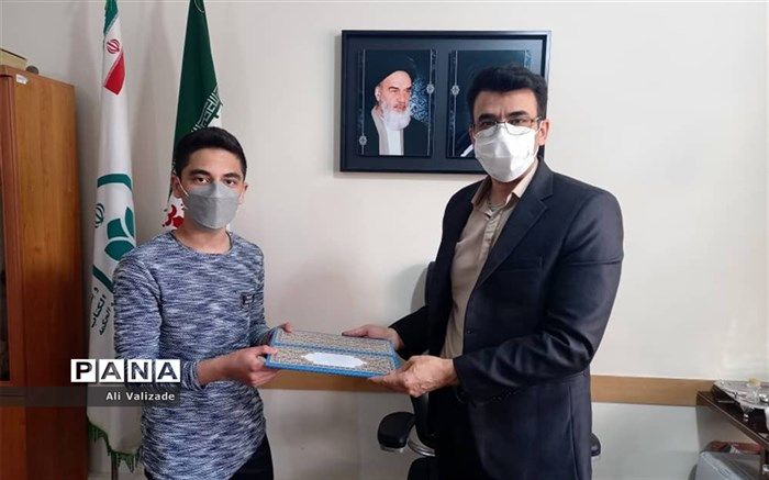 مجلس دانش‌آموزی، بستری  فراهم می‌کند تا دانش‌آموزان در نوجوانی به روحیه خودباوری برسند