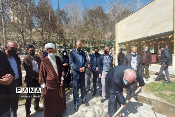 کاشت درخت به نیابت از شهیدان در رودهن