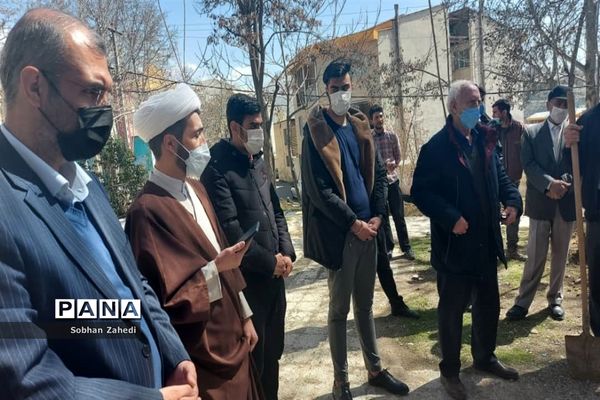 کاشت درخت به نیابت از شهیدان در رودهن