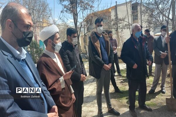 کاشت درخت به نیابت از شهیدان در رودهن