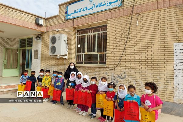 توزیع بسته‌های کمک آموزشی رایگان به روستاهای دارای ضریب محرومیت در امیدیه