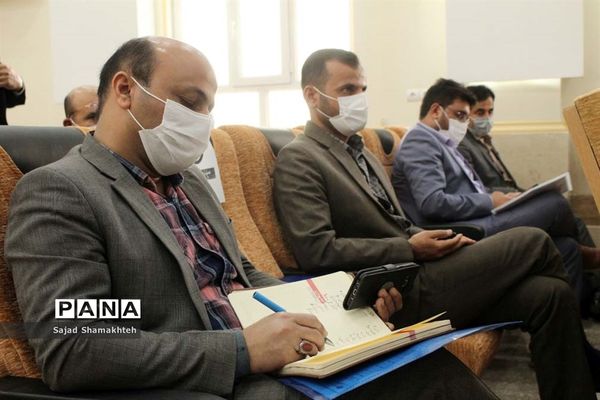 نشست معاون پارلمانی وزارت آموزش و پرورش با راهبران آموزشی استان در اهواز