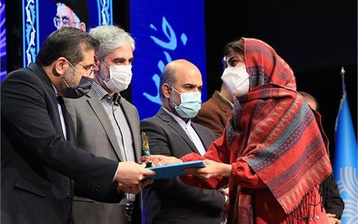 هنرمند گیلانی رتبه اول هفتمین جایزه ملی فیروزه را کسب کرد