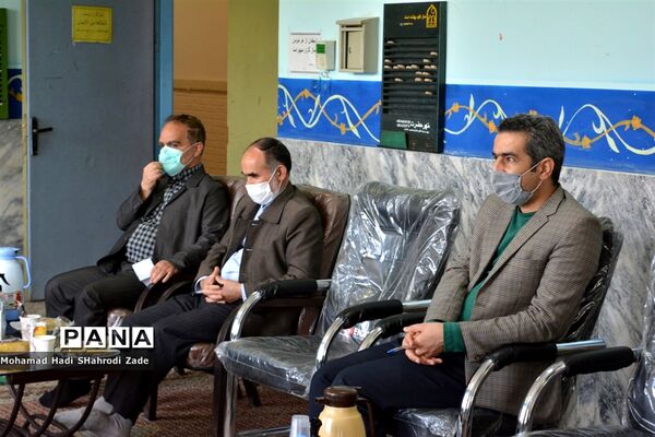 مراسم تقدیر از همکاران حوزه پرورشی مدارس و اداره ناحیه یک مشهد مقدس
