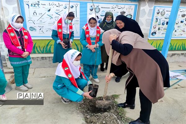 مشارکت دانش‌آموزان گلوگاهی در هفته منابع طبیعی
