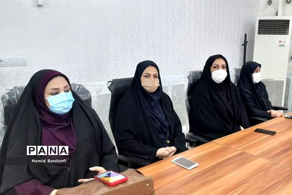 تقدیر از کارکنان اداره آموزش و پرورش حمیدیه