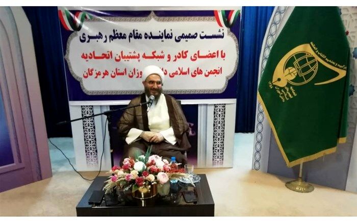 رسالت همه ‌بچه های انقلاب بر افراشتن پرچم امید در جامعه است