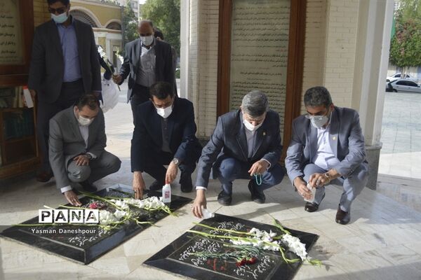 تجدید میثاق سرپرست معاونت پرورشی و فرهنگی وزارت آموزش و پرورش با آرمان های مقدس شهدا در بوشهر