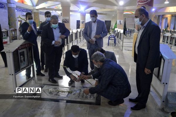 تجدید میثاق سرپرست معاونت پرورشی و فرهنگی وزارت آموزش و پرورش با آرمان های مقدس شهدا در بوشهر