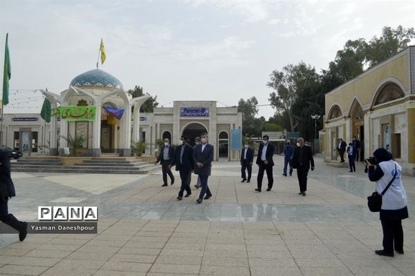 تجدید میثاق سرپرست معاونت پرورشی و فرهنگی وزارت آموزش و پرورش با آرمان های مقدس شهدا در بوشهر