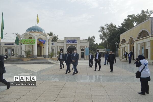 تجدید میثاق سرپرست معاونت پرورشی و فرهنگی وزارت آموزش و پرورش با آرمان های مقدس شهدا در بوشهر