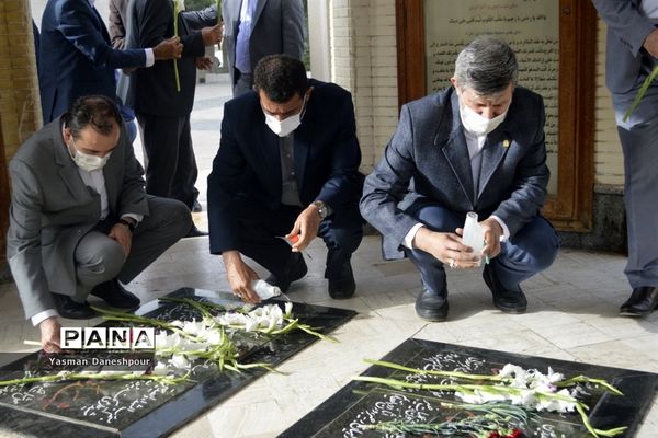 تجدید میثاق سرپرست معاونت پرورشی و فرهنگی وزارت آموزش و پرورش با آرمان های مقدس شهدا در بوشهر