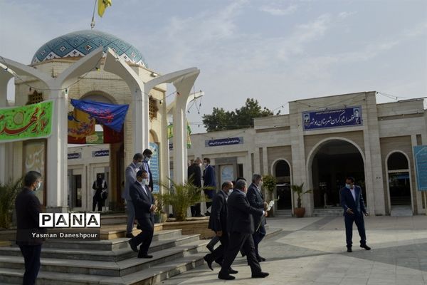 تجدید میثاق سرپرست معاونت پرورشی و فرهنگی وزارت آموزش و پرورش با آرمان های مقدس شهدا در بوشهر