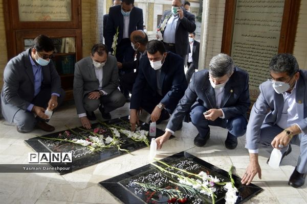 تجدید میثاق سرپرست معاونت پرورشی و فرهنگی وزارت آموزش و پرورش با آرمان های مقدس شهدا در بوشهر