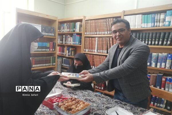 گردشگری اعضای هیات رئیسه دختران مجلس دانش‌آموزی کاشمر  در باغ دانایی