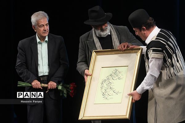 نخستین جایزه بین‌المللی حکیم نظامی