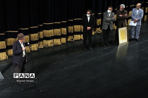 نخستین جایزه بین‌المللی حکیم نظامی