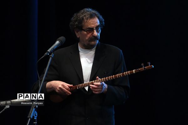 نخستین جایزه بین‌المللی حکیم نظامی