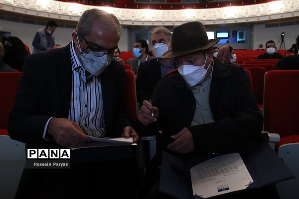 نخستین جایزه بین‌المللی حکیم نظامی