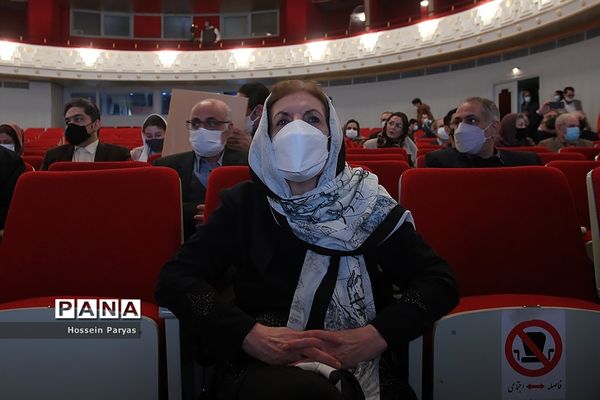 نخستین جایزه بین‌المللی حکیم نظامی