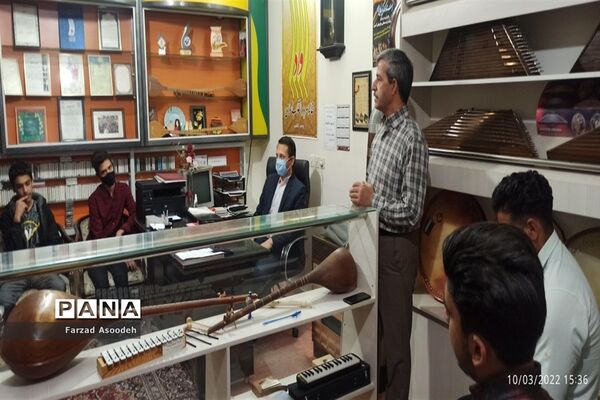 بازدید معاون پرورشی اداره آموزش و پرورش کاشمر از گروه سرود منتخب جشنواره فجر