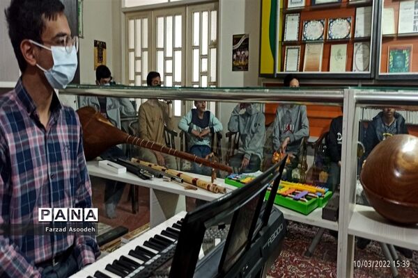 بازدید معاون پرورشی اداره آموزش و پرورش کاشمر از گروه سرود منتخب جشنواره فجر