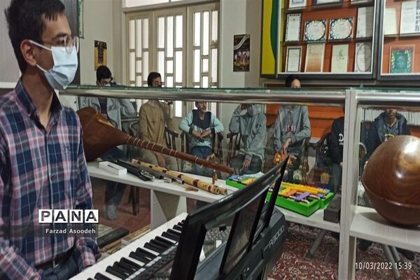 بازدید معاون پرورشی اداره آموزش و پرورش کاشمر از گروه سرود منتخب جشنواره فجر