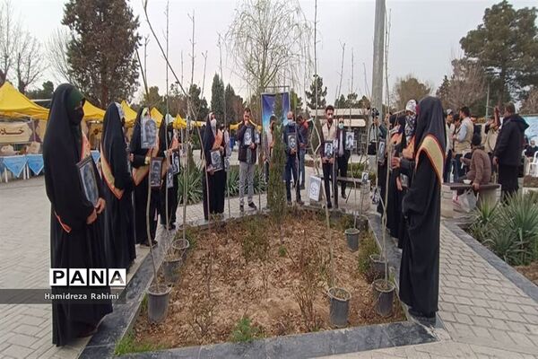 ویژه برنامه نهال شیدایی در گلزار شهدای بهشت حضرت زهرا (س)