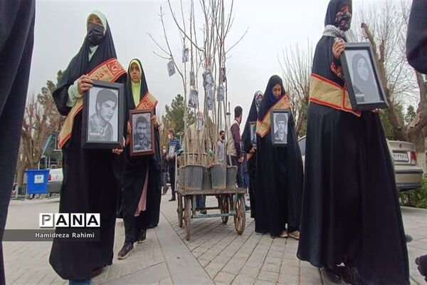 ویژه برنامه نهال شیدایی در گلزار شهدای بهشت حضرت زهرا (س)