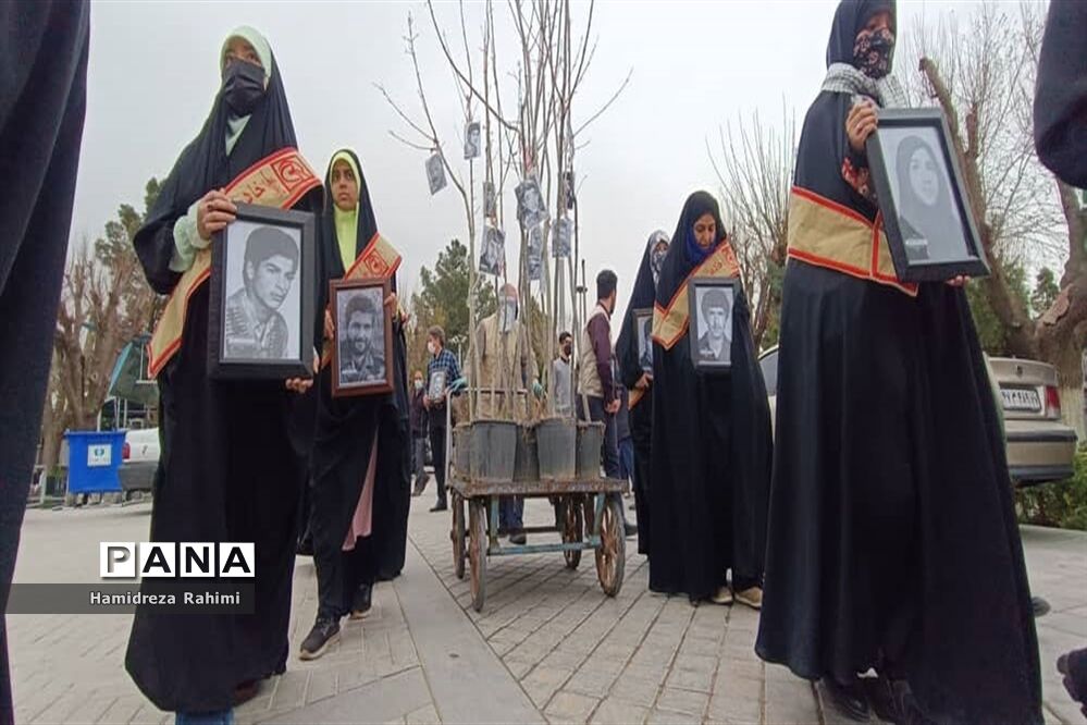 ویژه برنامه نهال شیدایی در گلزار شهدای بهشت حضرت زهرا (س)