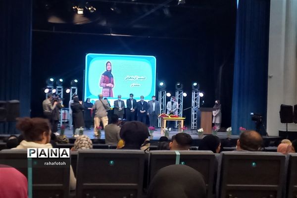 مراسم تجلیل از عوامل برنامه تلویزیونی نوجوانی به توان نو