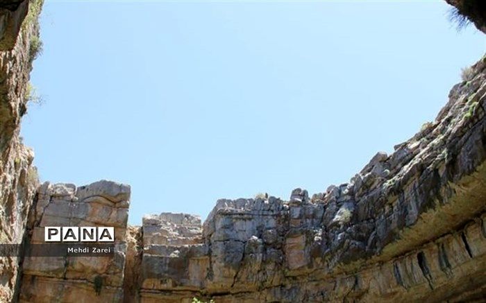 ما با پای خود به سیاه‌چال می‌رویم