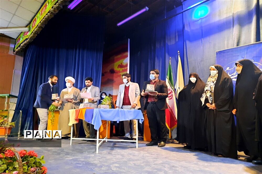 تقدیر از مشاوران پرتلاش منطقه ۱۵