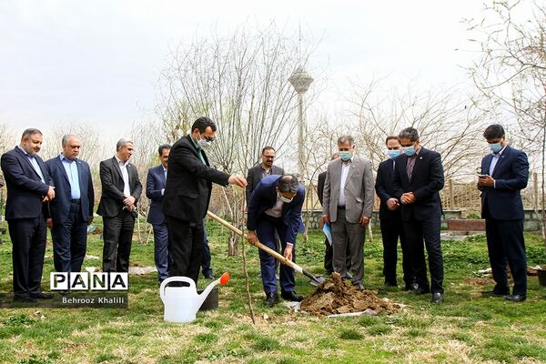 آیین درختکاری و رونمایی از پویش حفاظت از یوزپلنگ ایرانی