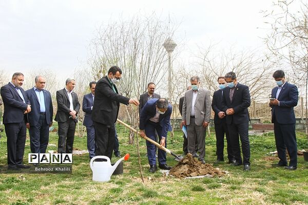 آیین درختکاری و رونمایی از پویش حفاظت از یوزپلنگ ایرانی
