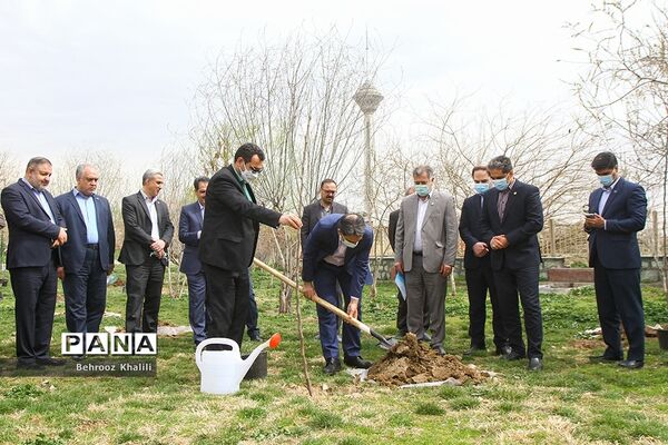 آیین درختکاری و رونمایی از پویش حفاظت از یوزپلنگ ایرانی