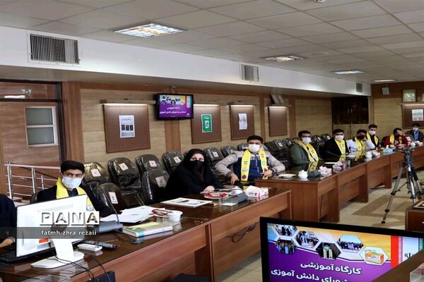 کارگاه آموزشی مجلس و شورای دانش‌آموزی ناحیه دو قزوین