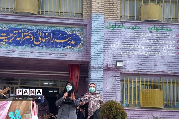 مراسم تقدیر از دانش‌آموزان و دبیران مدرسه تربیت رودهن